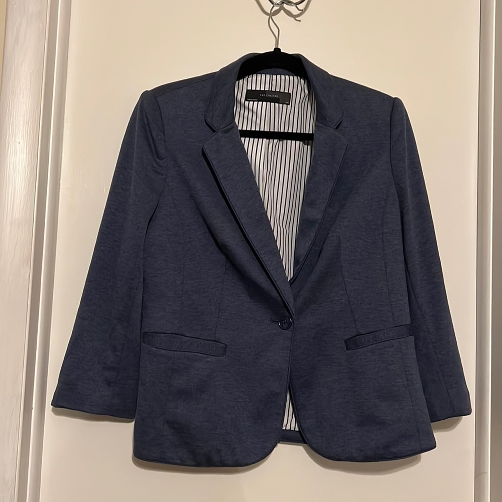 The Limited women’s size large blazer in blue.
